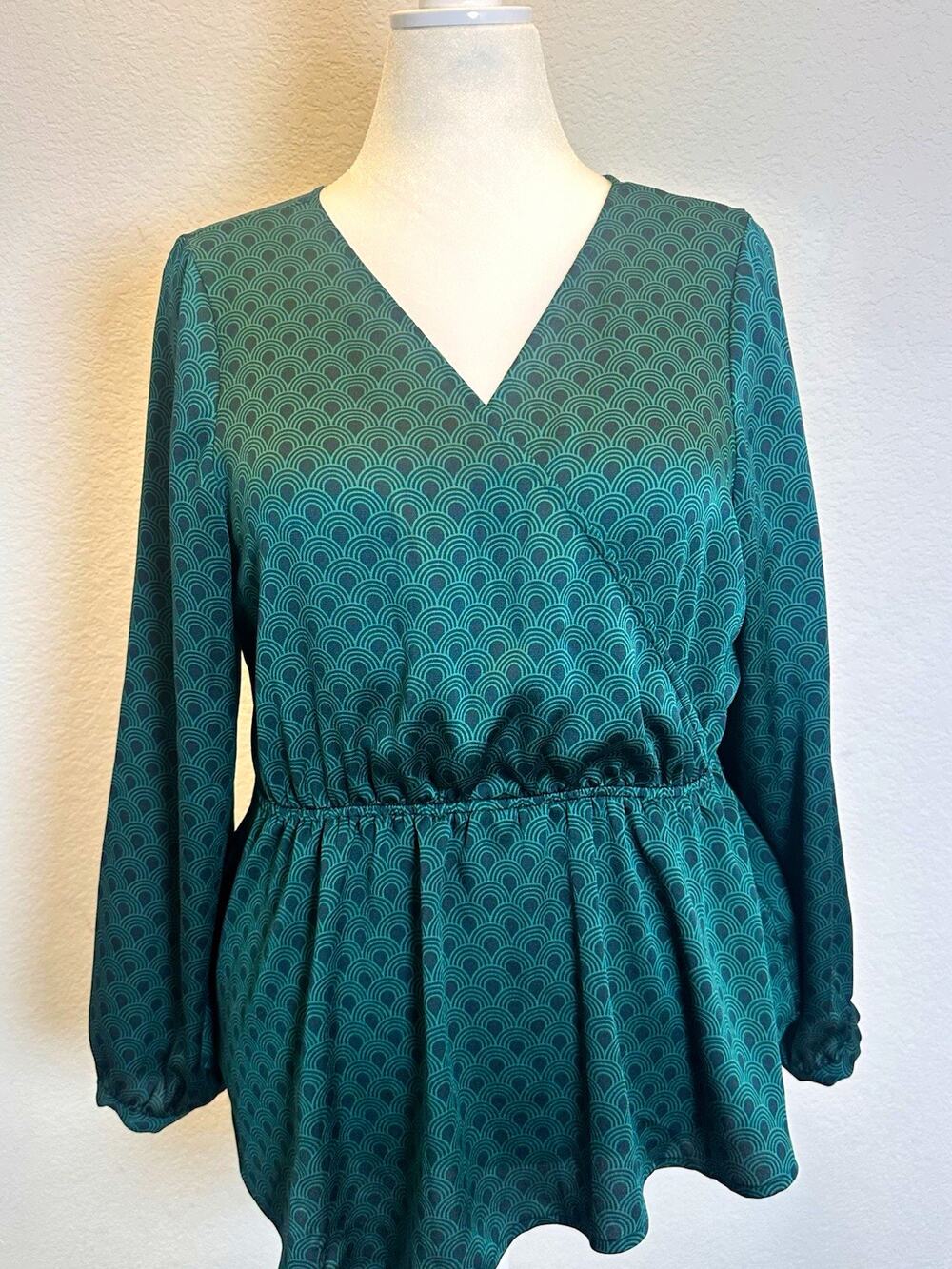 Express Green Geometric V-Neck Long Sleeve Peplum Blouse Elastic Waist XL